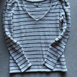 Madewell woman’s v-neck striped long-sleeved top - XS